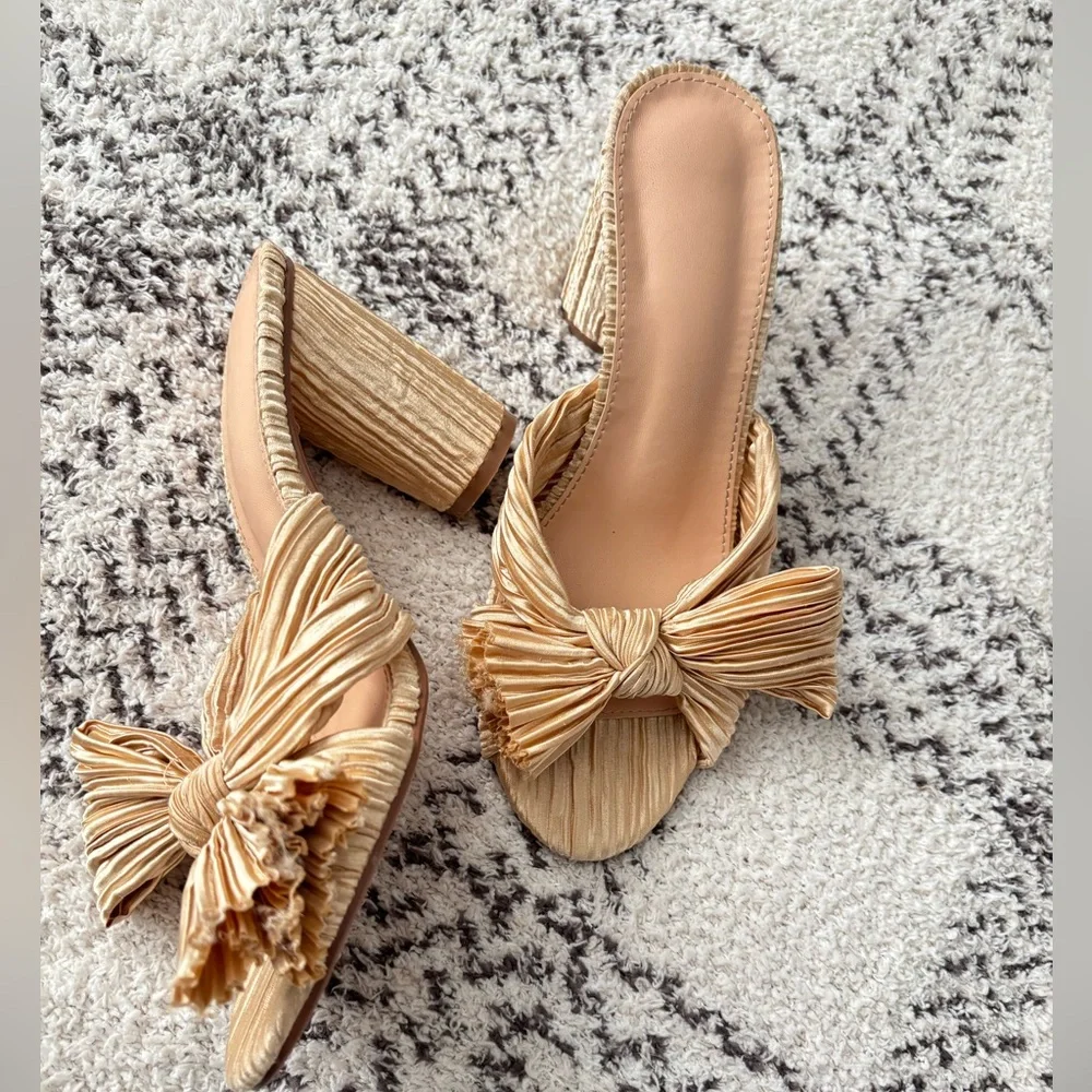 Gold Bow Heels - Picture 1 of 6